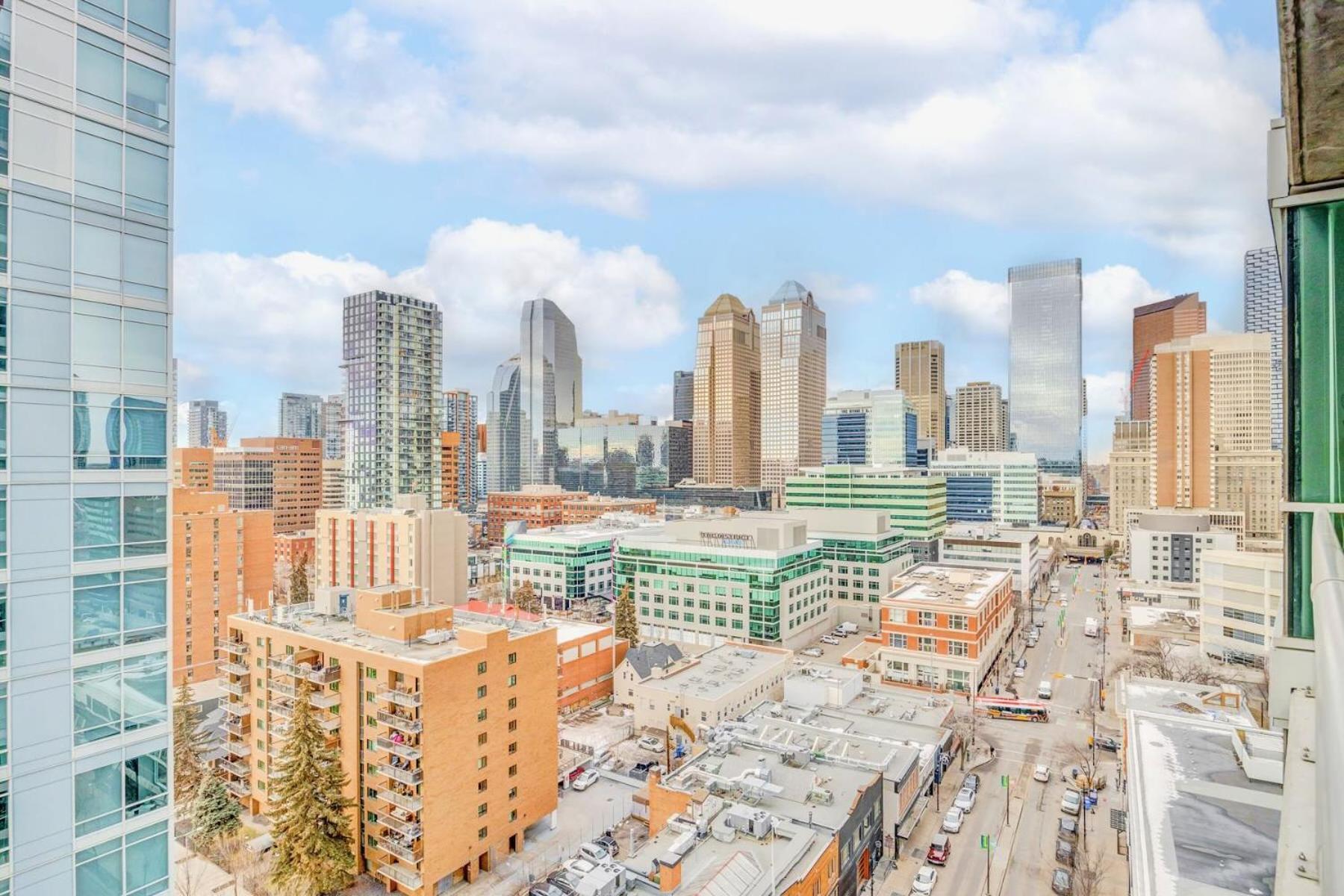Luxury 2Br Condo - King Bed - Stunning City Views YYC 외부 사진