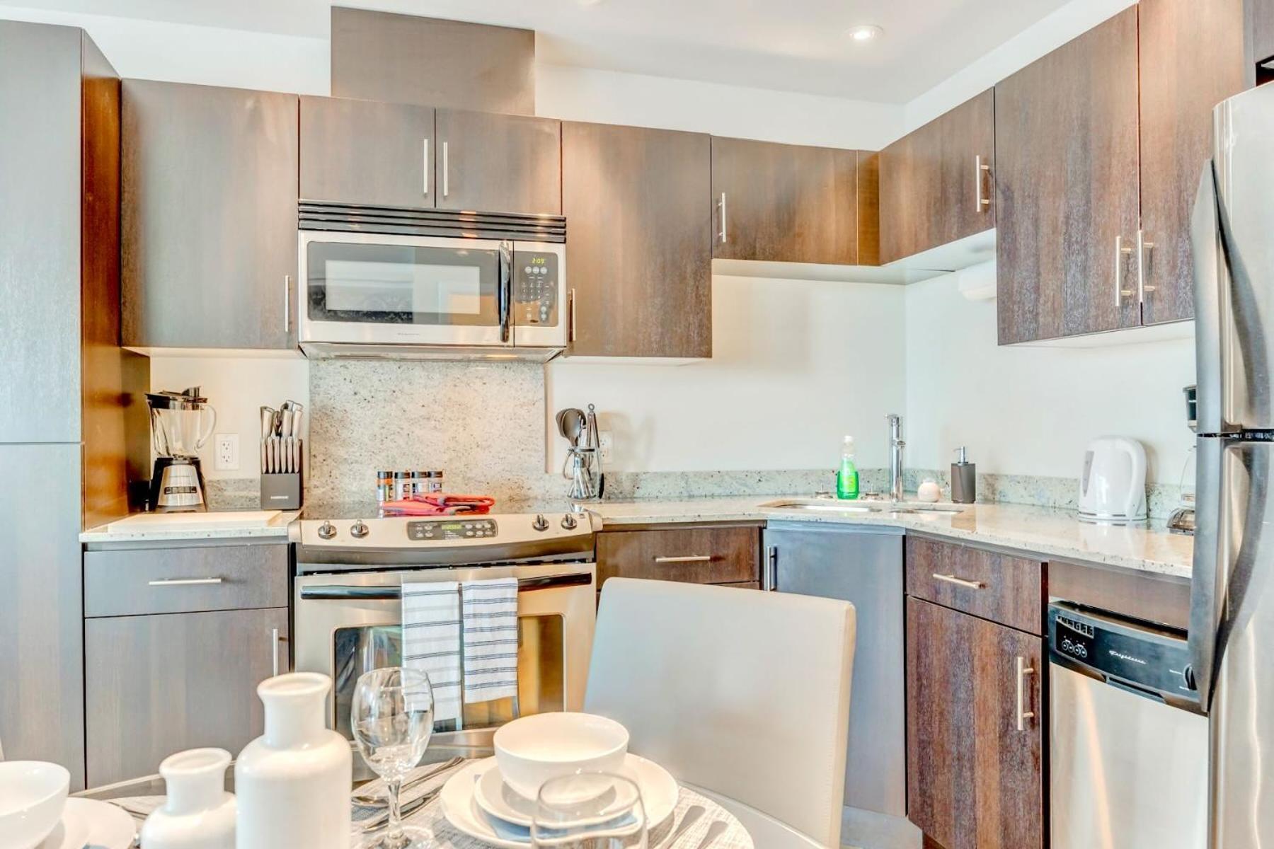 Luxury 2Br Condo - King Bed - Stunning City Views YYC 외부 사진