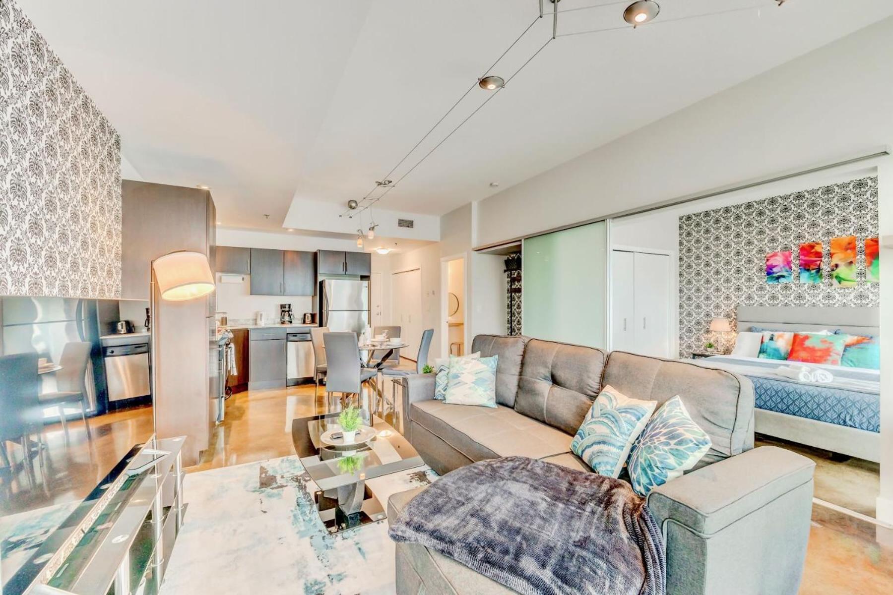 Luxury 2Br Condo - King Bed - Stunning City Views YYC 외부 사진