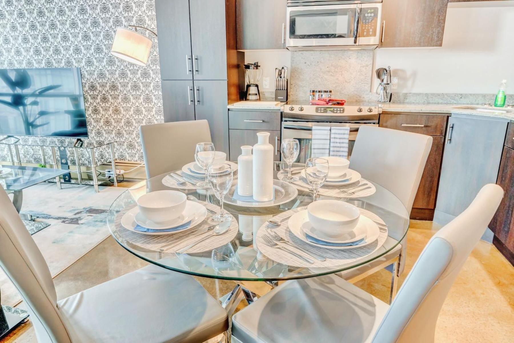 Luxury 2Br Condo - King Bed - Stunning City Views YYC 외부 사진
