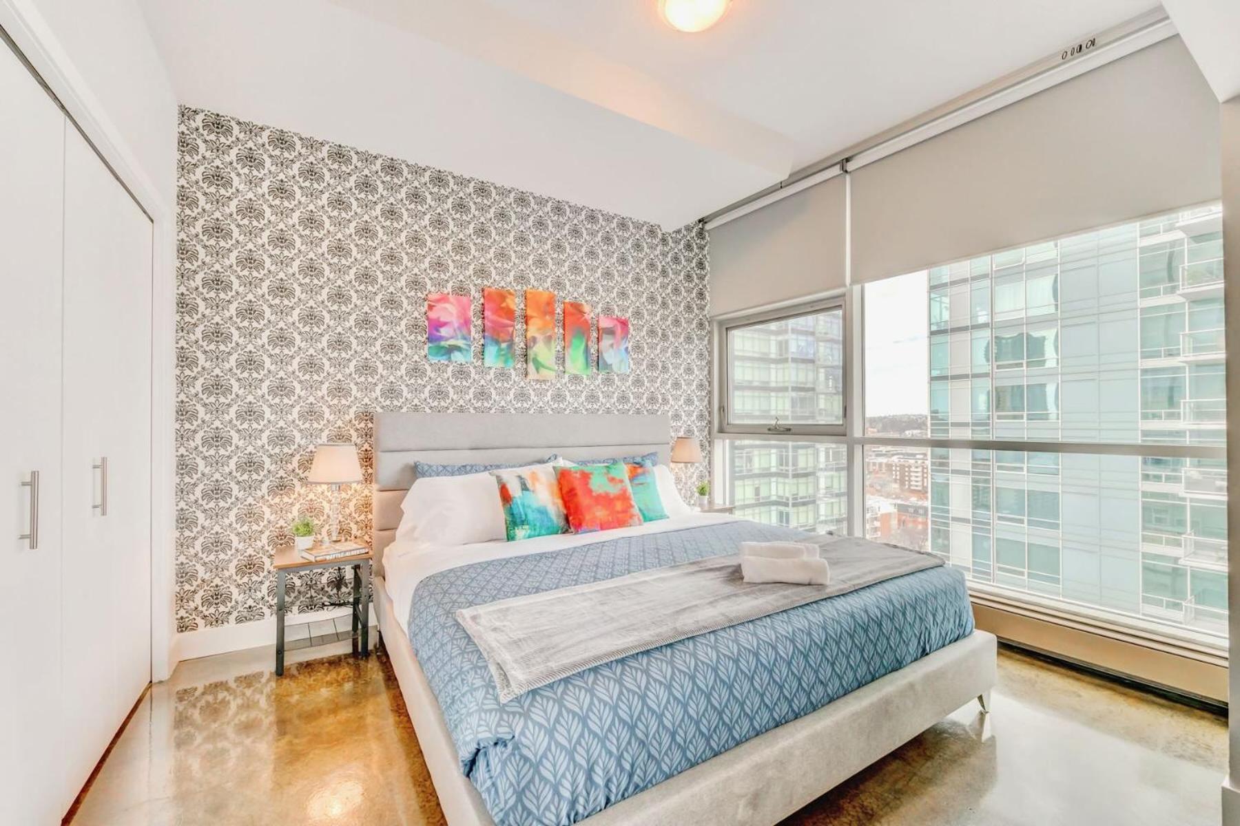 Luxury 2Br Condo - King Bed - Stunning City Views YYC 외부 사진