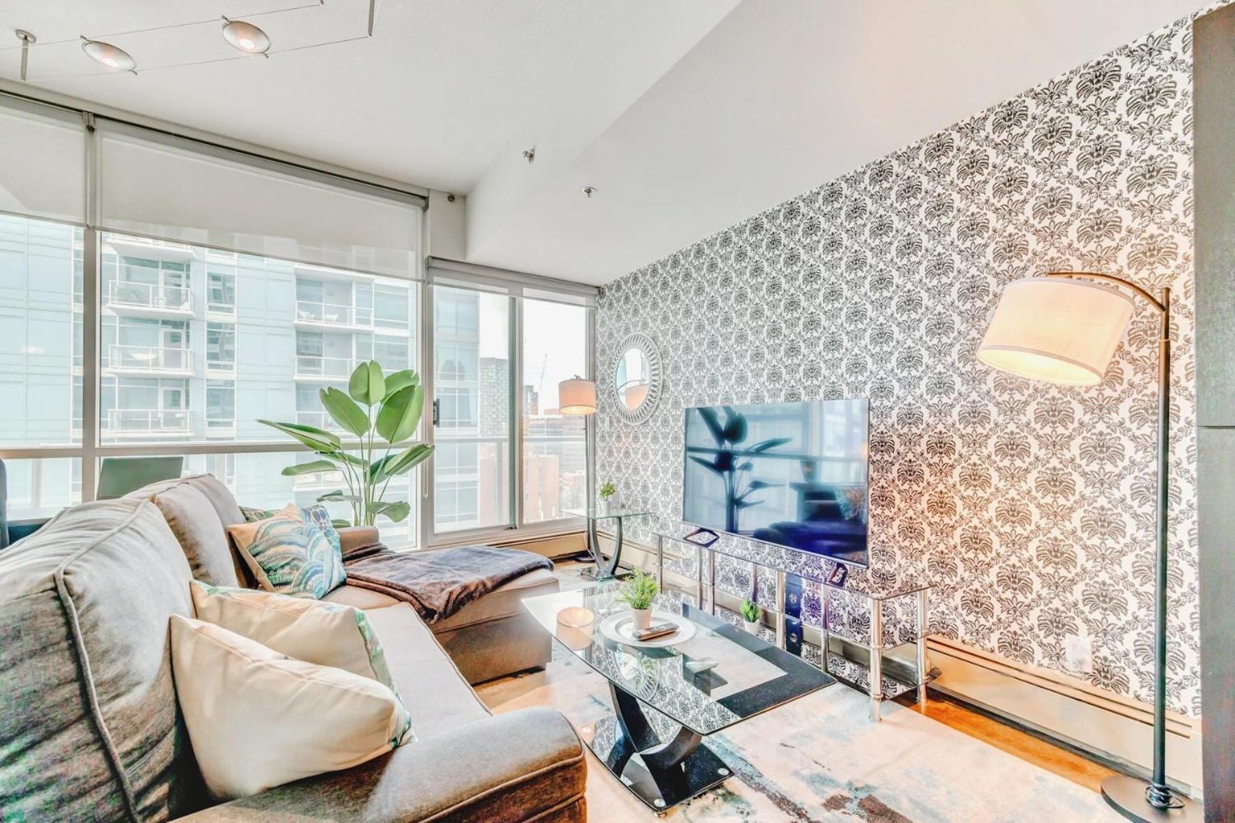 Luxury 2Br Condo - King Bed - Stunning City Views YYC 외부 사진